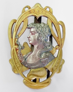 Jugendstil-Gürtelschnalle, , Messing vergoldet und bemalt